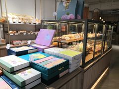 面包甜点陈列柜-顶东面包花园·生日蛋糕(世博店)
