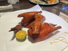 脆皮乳鸽-海派悦庭·海胆烧麦·新融合菜(凯德广场店)