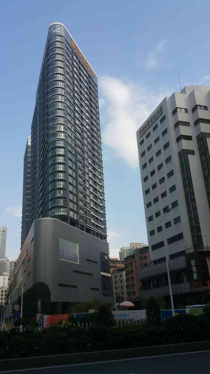 向西雍睦豪庭-"与罗湖区应该是一个比较成熟的小区吧,看样.