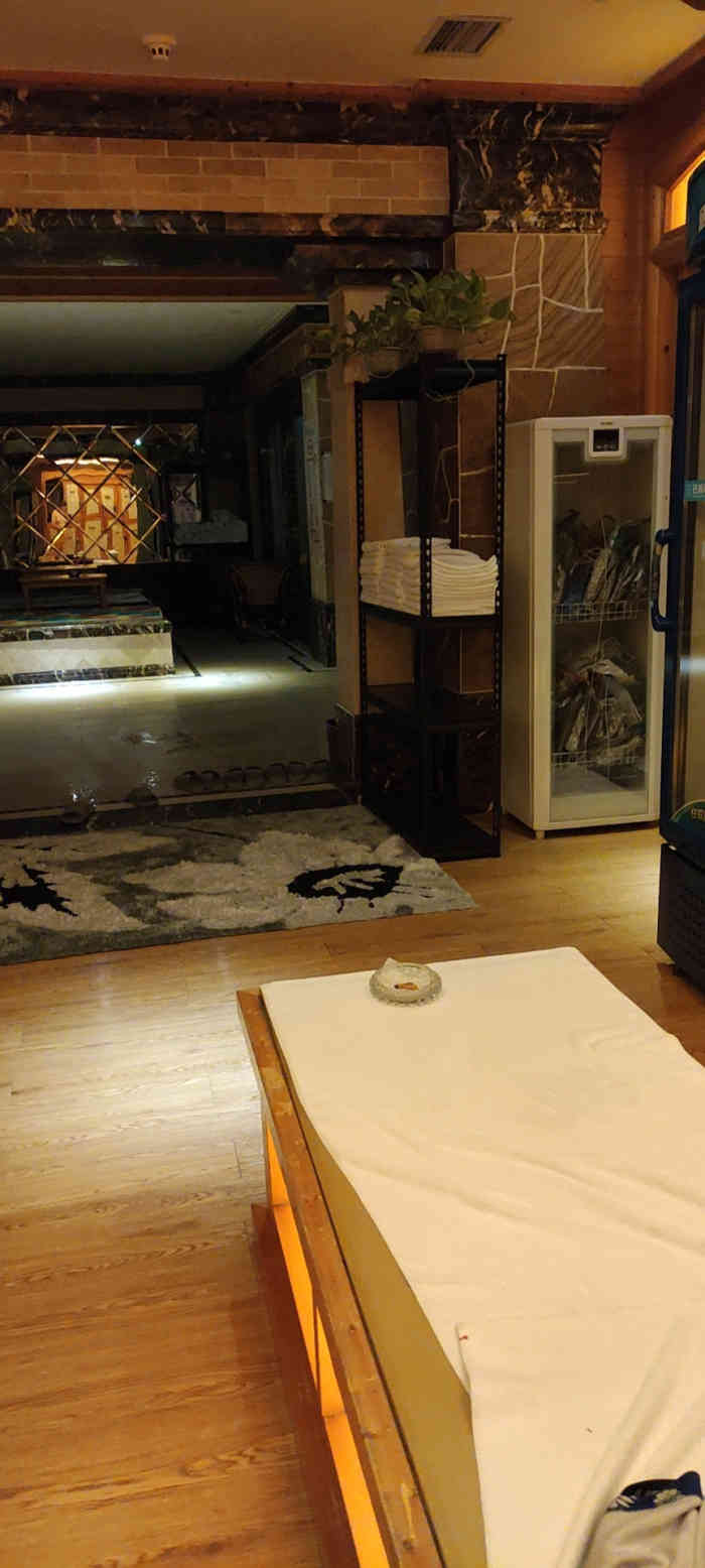 金棕榈松骨休闲会馆-"娇小玲珑,与众不同!周二来长江路北京街.