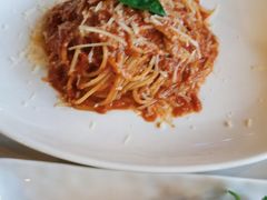 经典意大利细面配蒜味番茄酱-WOLFGANG PUCK KITCHEN & BAR(迪士尼小镇店)