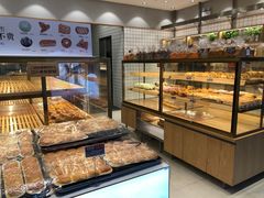 面包甜点陈列柜-面包新语(滨湖万达店)