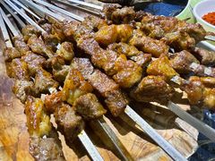 烤羊肉串儿-乡村馕坑肉·烧烤·新疆菜·本地人更爱吃(阿勒泰首店)