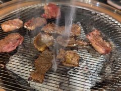 -围炉肉舍•炭烤活鳗•丹东海鲜烤肉(步行街店)