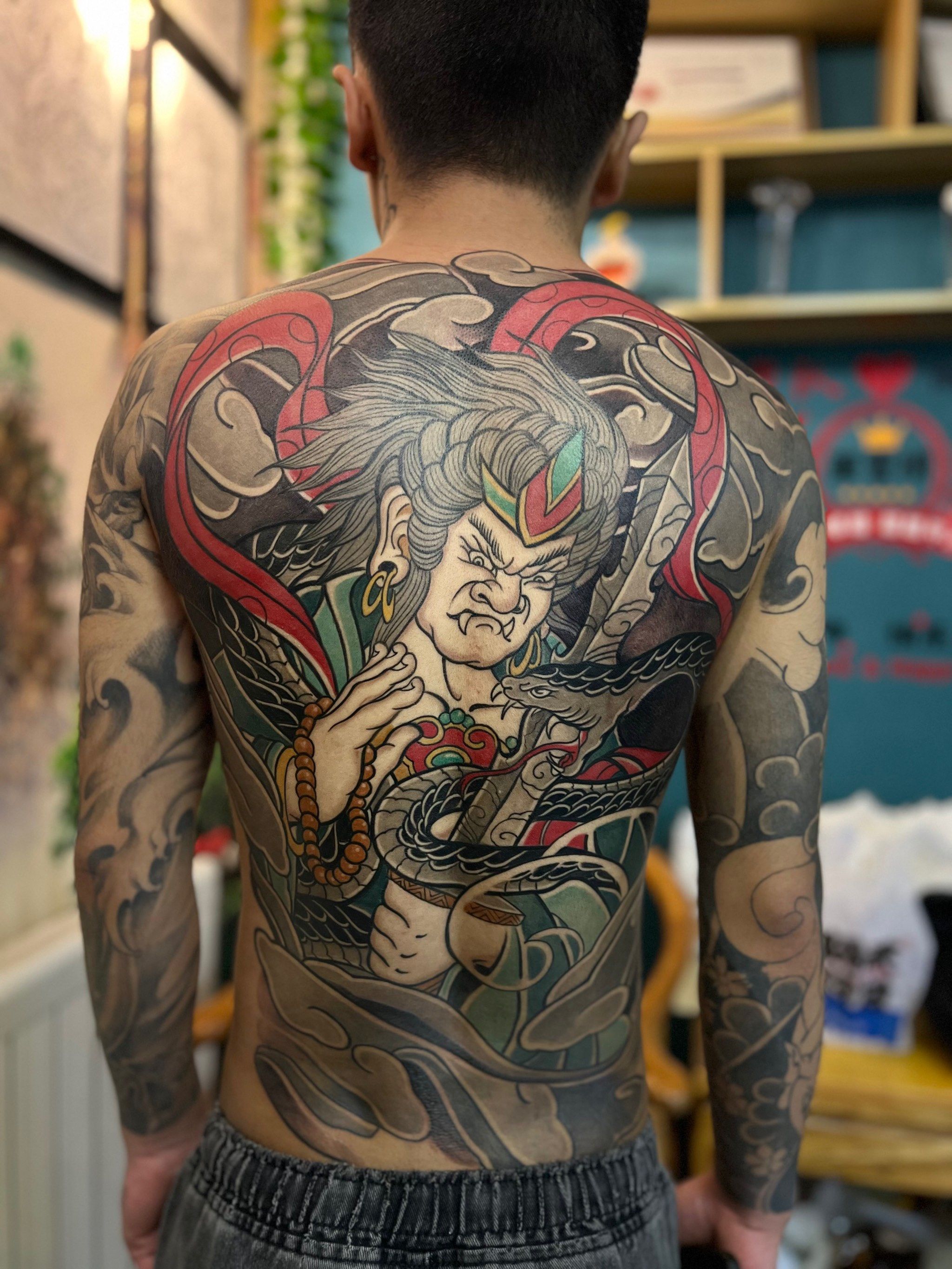 满背老传统纹身
