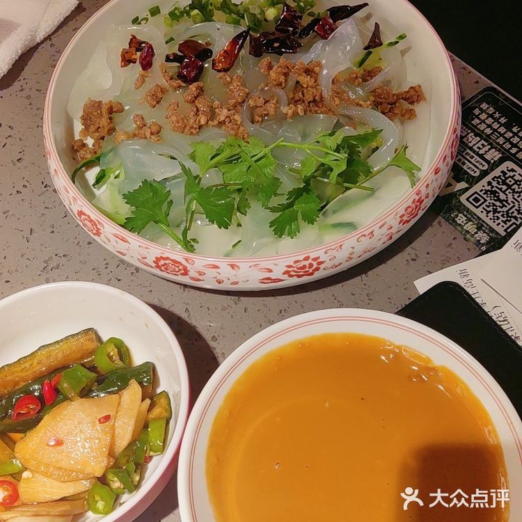 石家庄探店：黎明屯铁锅炖[必吃][必吃]