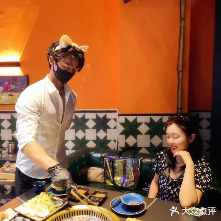 正装主题之夜,今天的快乐全是他给的💕