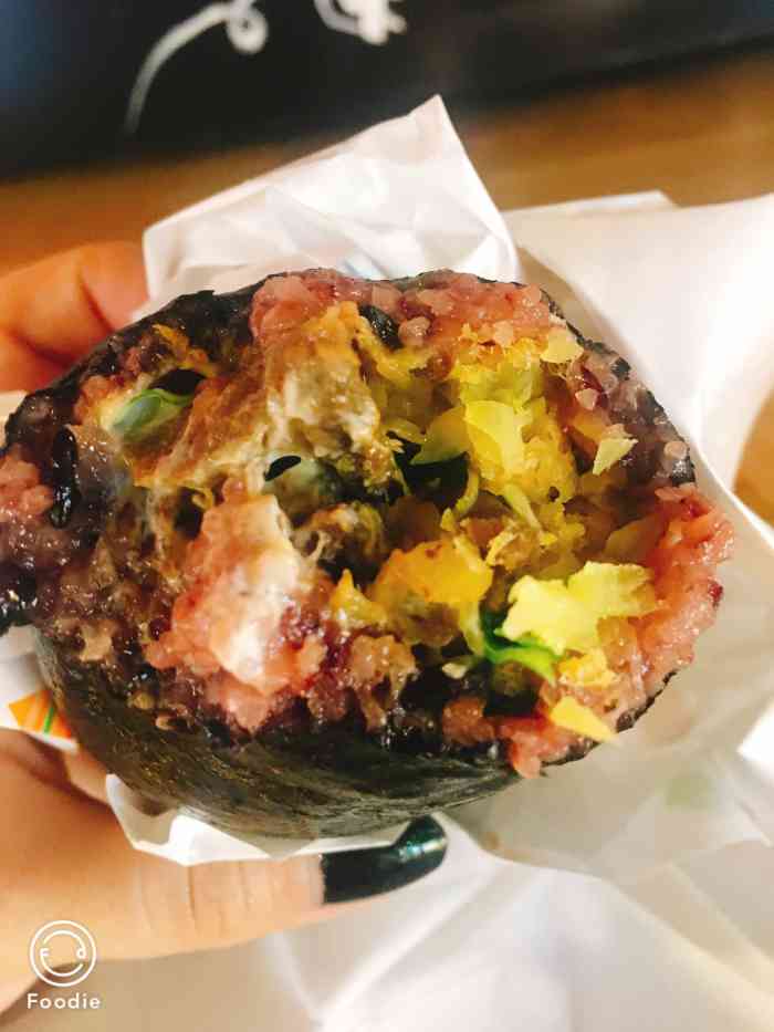 米棒台湾饭团(大悦城d馆店)-"吃的叉烧饭团,感觉很好吃,里面料足足的