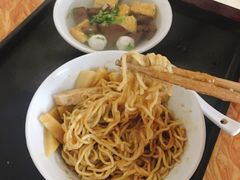 -松树干拌面店
