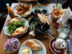 -ROAST coffee & eatery