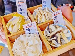 豪华野生菌拼盘-阿婆情腊排骨火锅·野生菌季(古城旗舰店)