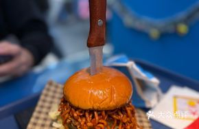 Spicy Chicken Ramen Fried Chicken Leg Burger