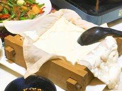 -刘姐啤酒鱼民族演艺餐厅(西街总店)