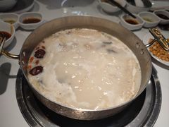 -洪氏嗨捞·广东猪肚鸡·椰子鸡火锅(西咸万象城店)
