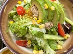 金枪鱼牛油果沙拉-东京屋(武定路店)