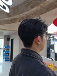 -宫铭烫发染发接发店