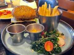 香浓蘑菇牛肉汉堡-bluefrog蓝蛙(恒隆广场店)