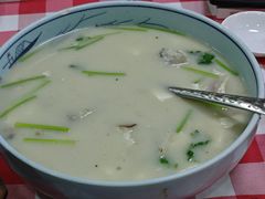 招牌香菜鱼骨豆腐汤-鹤睦鱼生·啫啫煲·海鲜(保利百合店)