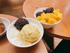 榴莲忘返-小团圆糖水铺(襄阳南路店)