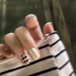 -花岐款式专研健康美甲沙龙