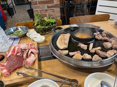 -江南猪肉商会无限续吃(弘大店)