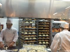 面包甜点陈列柜-老佛爷饼店