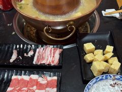 -果松木炭酸菜铜火锅·外婆参鸡汤