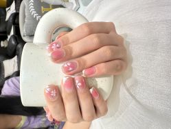 -花岐款式专研健康美甲沙龙