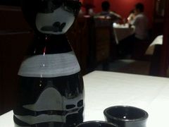 一双眼睛远远地看着我们食饭……-味道云南·云朵山歌(东方都会广场店)