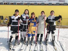 -采薇庄园四季滑雪场
