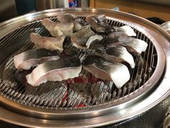 -围炉肉舍•炭烤活鳗•丹东海鲜烤肉(步行街店)