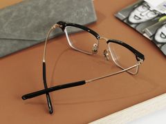 -目艮眼镜SHOWROOM(品牌集合店)