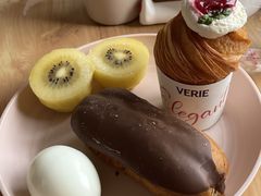 -VERIE BAKEHOUSE