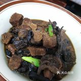 小鸡炖蘑菇，蒜台炒肉，还有肘子，都是超级美味的！