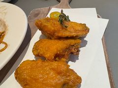 金沙咸蛋黄焗鸡翅-桂满陇·蟹黄小笼汤包(巴黎春天浦建店)