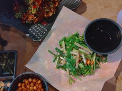 盘烤韭菜-何师烧烤Pro ·江湖川菜·小龙虾·精酿(太古里旗舰店)