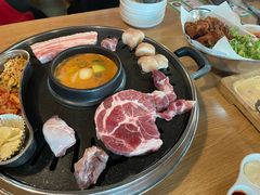-江南猪肉商会无限续吃(弘大店)