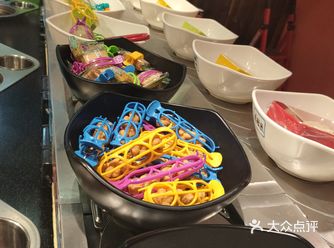 来美都汇吃饭，看见三层美食区有家旋转小火锅不错