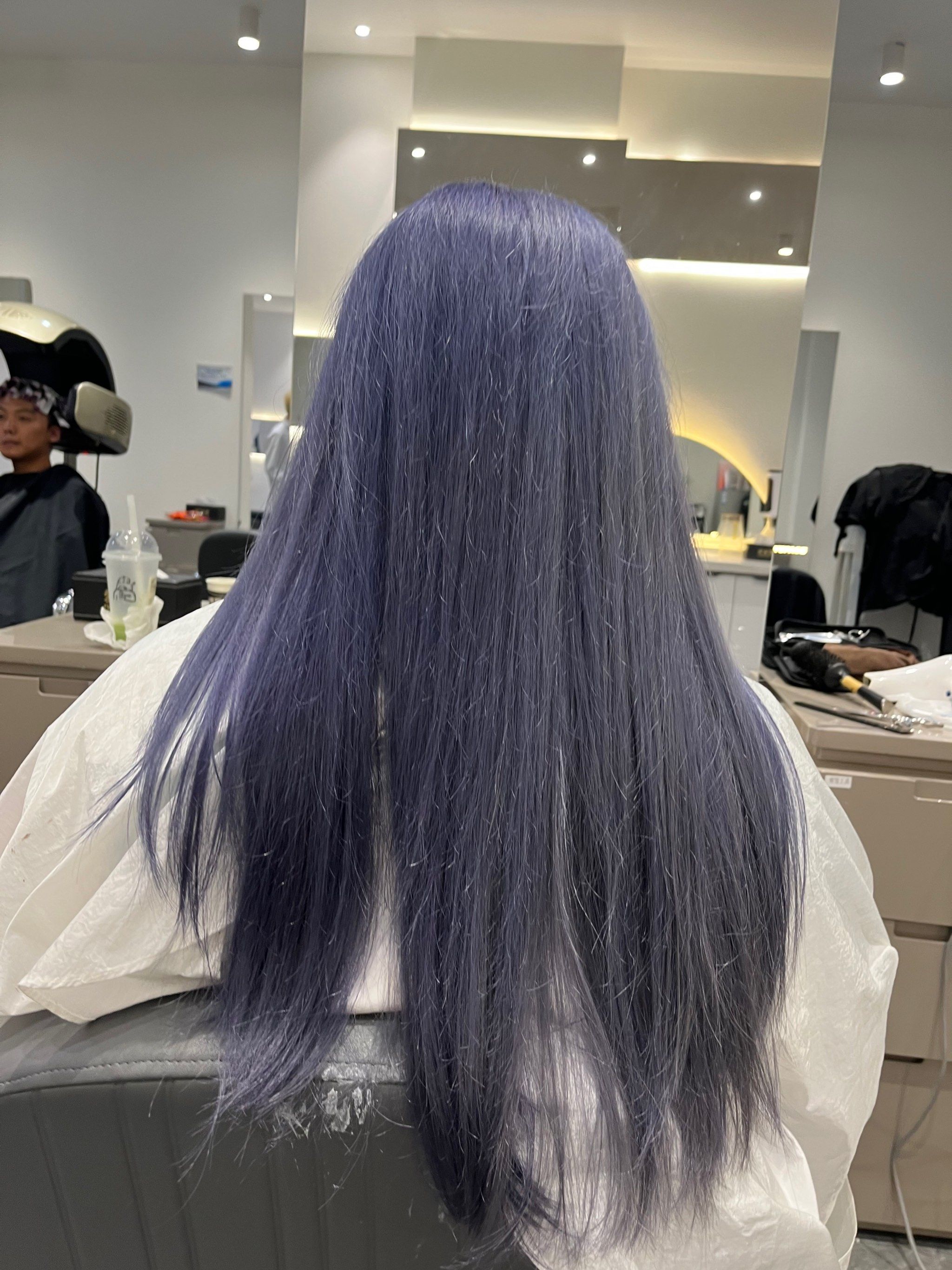 高级感紫灰色最流行的颜色雾霾紫灰适合头发染
颜色却可以很好的提