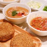 晚上排队超长酱料好评好评!不管是芝麻酱+韭花酱