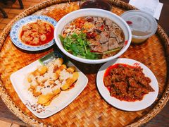 -爆炸头阿姨小四川正宗川味小吃(无任何分店)