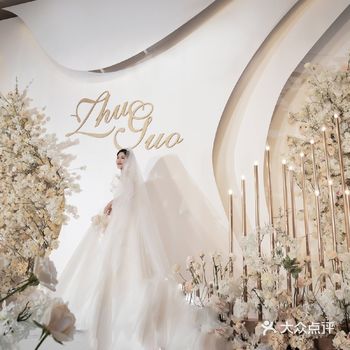 香槟色鲜花白色梦幻婚礼/西安婚礼策划