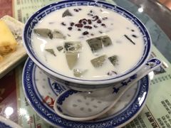 -赵记传承特色牛奶甜品(泉城广场店)
