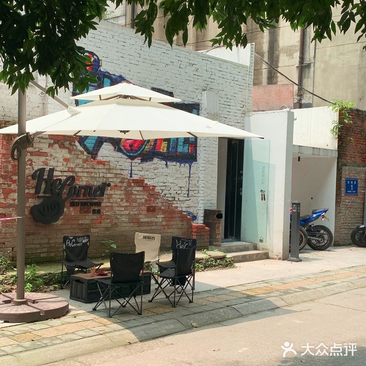 废墟里的超酷机车咖啡店🛺就是开着玩儿