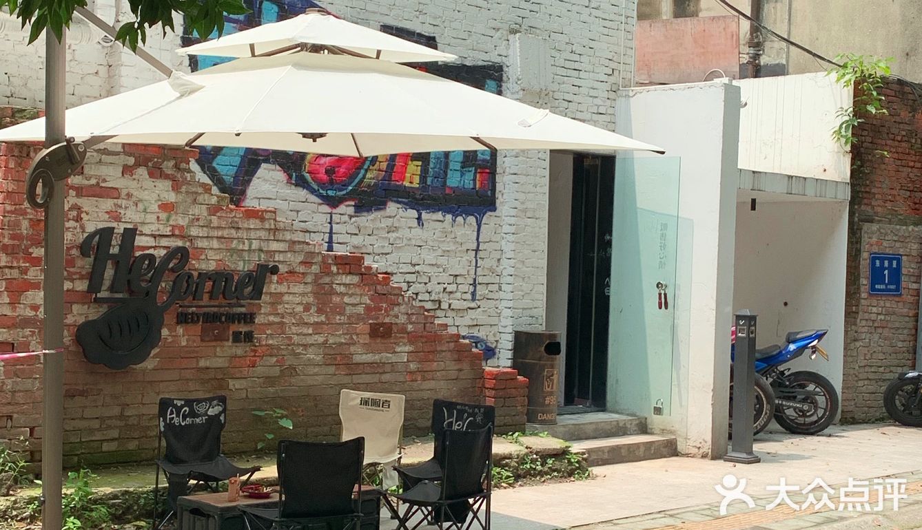 废墟里的超酷机车咖啡店🛺就是开着玩儿