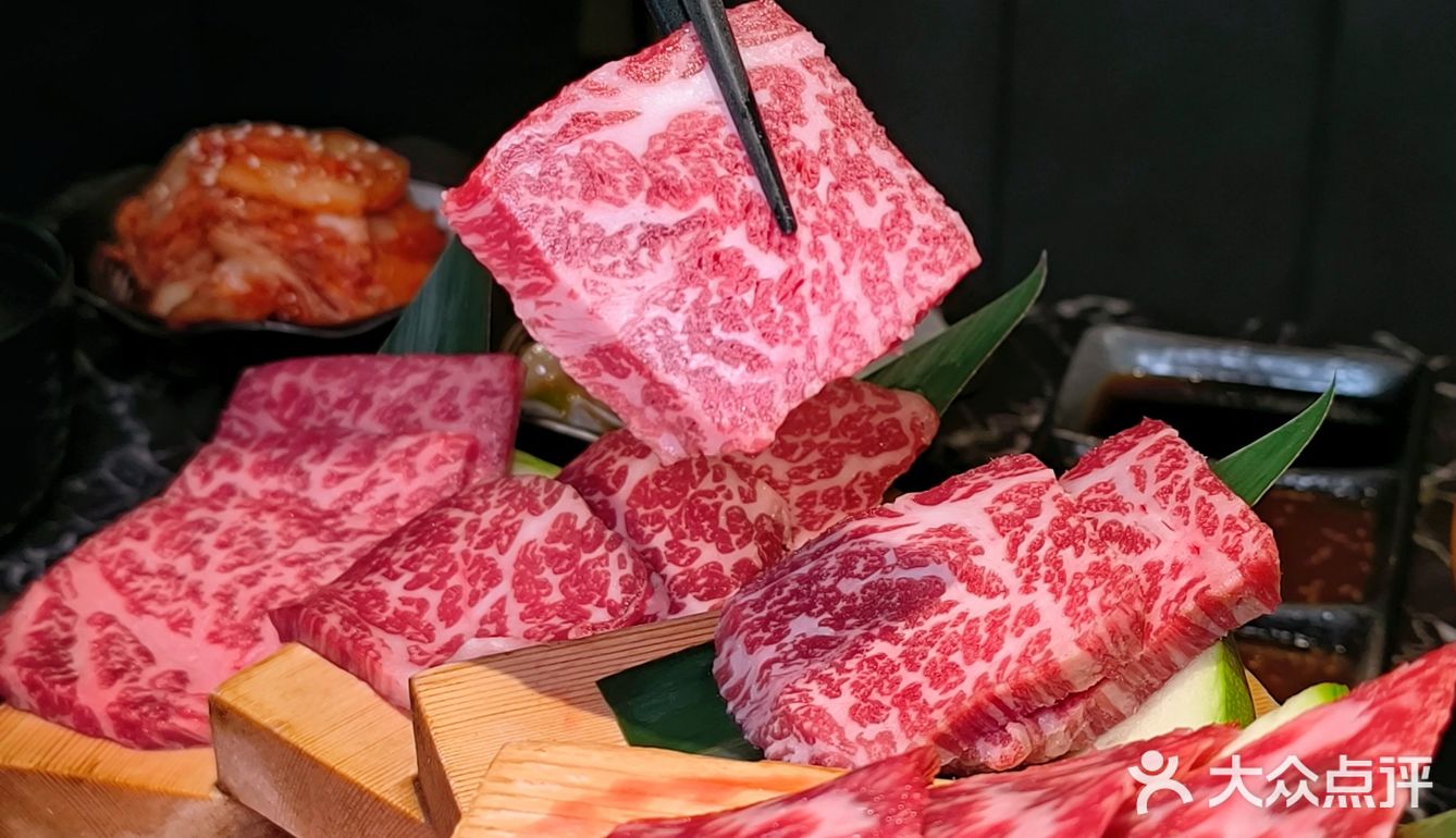 谁说餐饮寒冬没好店❓❗阶梯日式烤肉来破局！