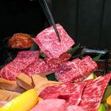 谁说餐饮寒冬没好店❓❗阶梯日式烤肉来破局！