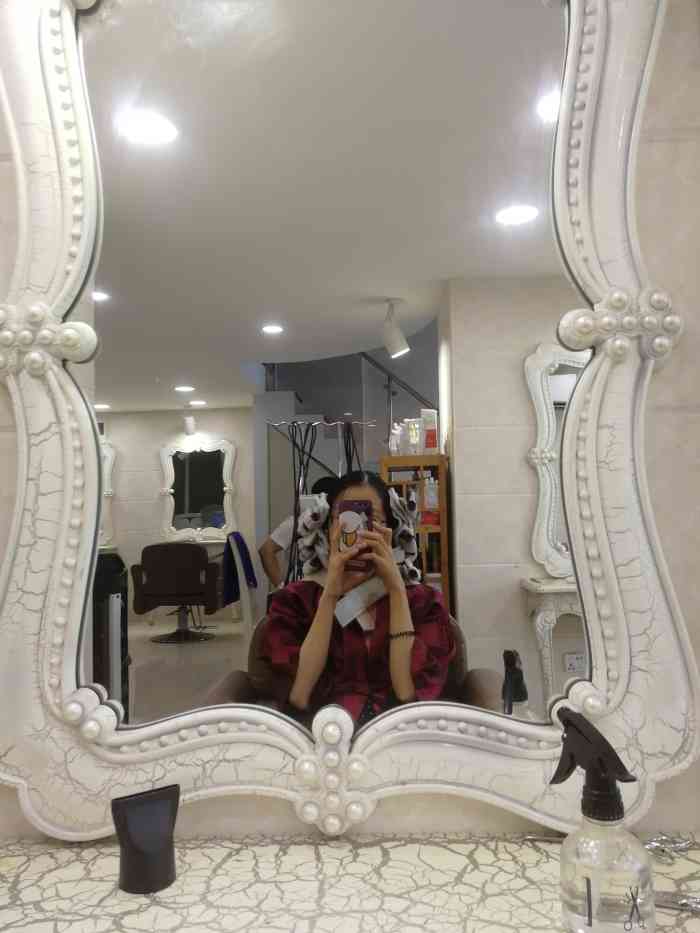 东尼工作室(流塘店)-"【项目】剪发店里特别大,有上下两层,下.