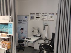 -博士眼镜集团石人工眼镜(虹口万泰店)