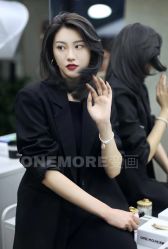 -变画·发型STUDIO